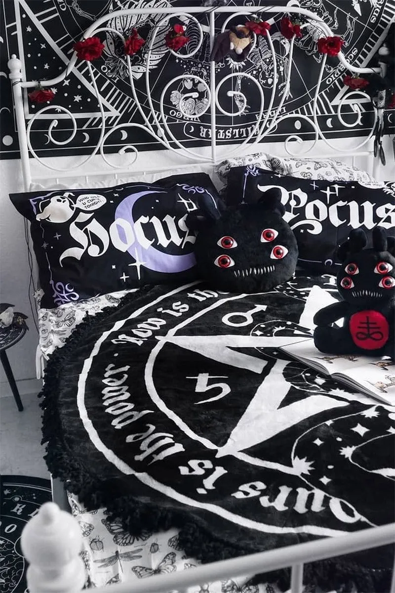 Witchy Round Blanket
