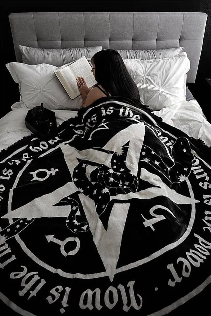 Witchy Round Blanket